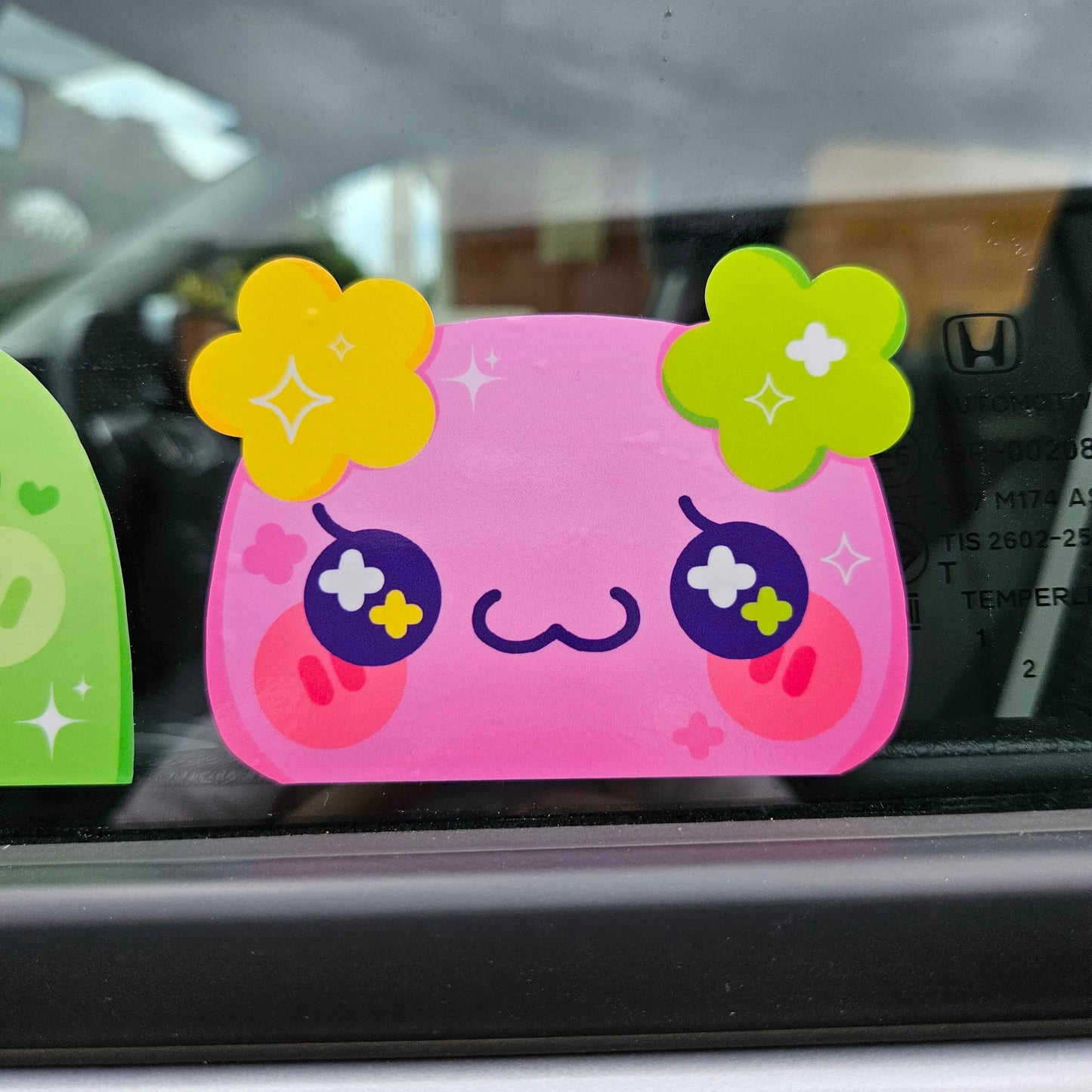 Violet Tama Peeker