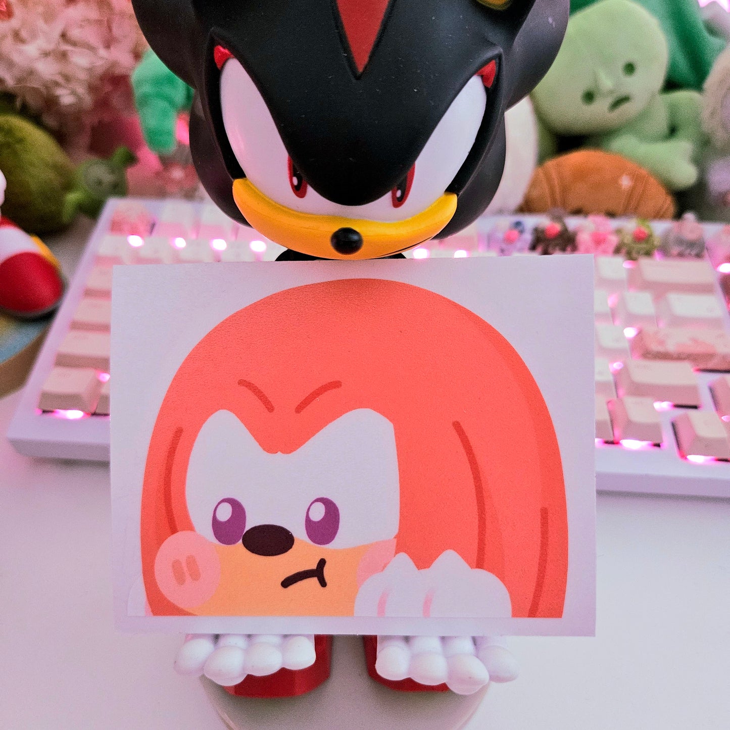 Knuckles Peeker