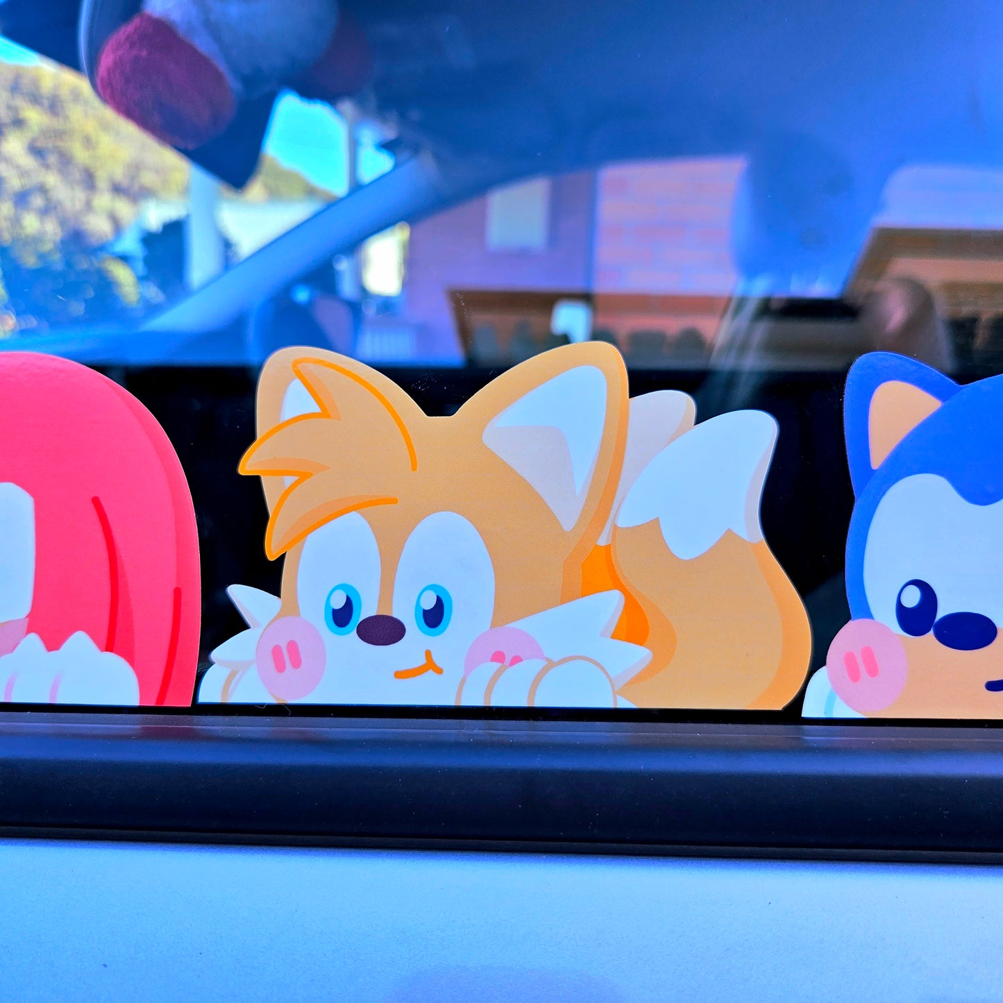 Tails Peeker